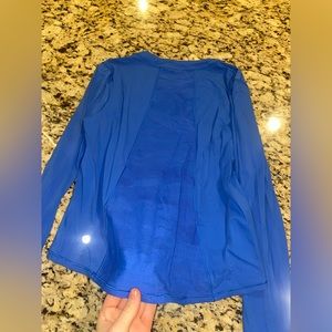 LULULEMON blue workout top! Camo mesh back- size 4